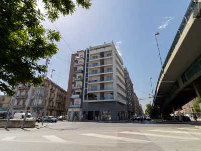 Il basso edificio in pietra � stato demolito per costruire palazzo Antonello, immobile dalla base grigia su cui si innalzano sette piani di colore bianco e con gli ormai �iconici� balconi a vetri 